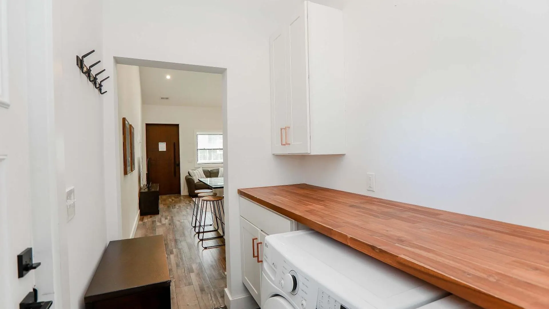 Sojourn 2 Bedroom Steps To The Beach Sleeps 4 Virginia Beach 0*,  United States