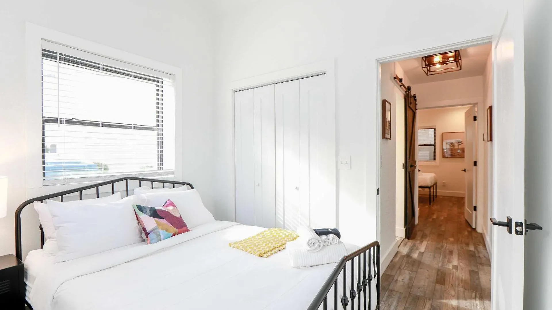 Apartment Sojourn 2 Bedroom Steps To The Beach Sleeps 4 Virginia Beach United States