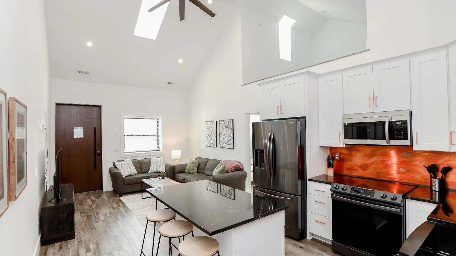 Sojourn 2 Bedroom Steps To The Beach Sleeps 4 contacts